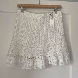 white mini skirt with delicate pattern. bb dakota size 4. new with tags
